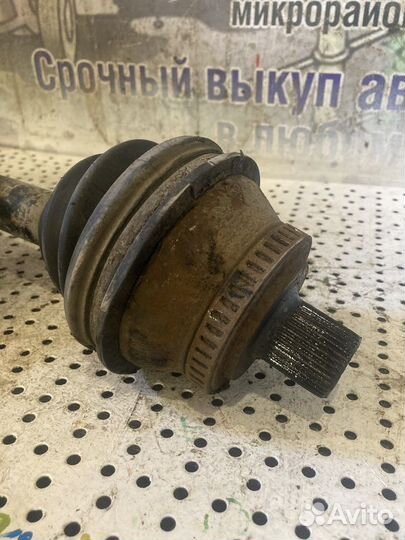 Привод передний левый Volkswagen Passat