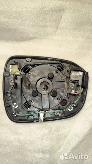 Зеркальный элемент на Mitsubishi Outlander 4