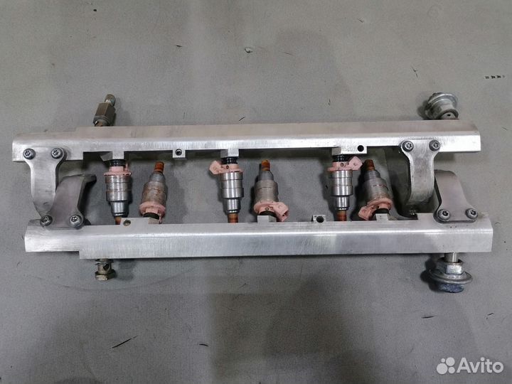 Топливная рампа в сборе Ford Taurus 2 седан 1995