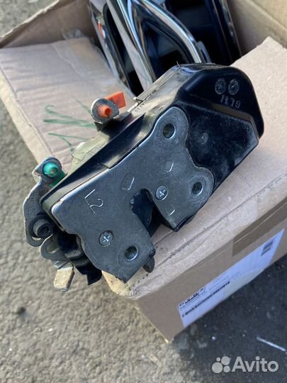 Замок двери передней левой dodge Ram