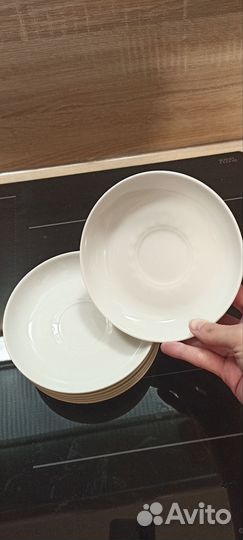Тарелки обеденные и десертные (блюдца)