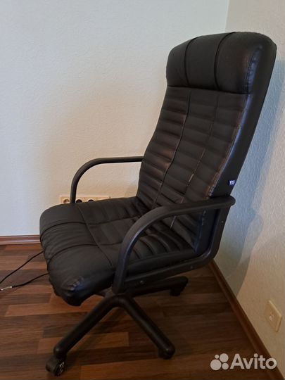 Офисное кресло руководителя бу
