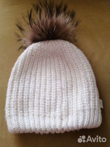 Шапка Glissade белая с меховым помпоном