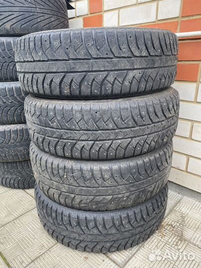 Bridgestone Ice Cruiser 7000 235/65 R17
