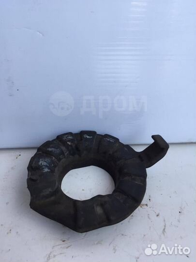 Опора резинка заднего амортизатора на Infiniti Ex