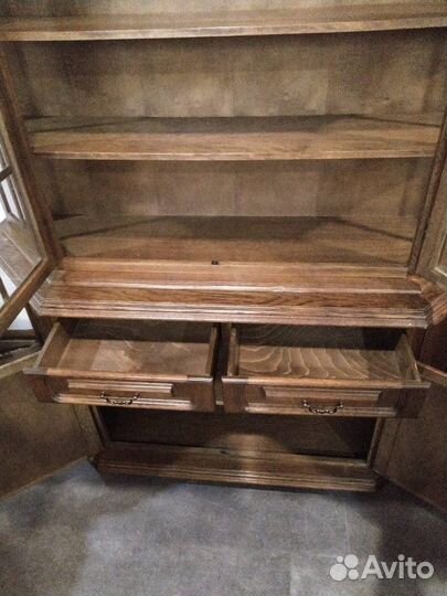 Антикварная витрина