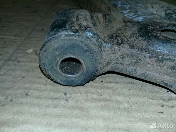 Рычаг левый передний подвески Nissan AD Y10 1997г