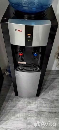 Кулер для воды напольный