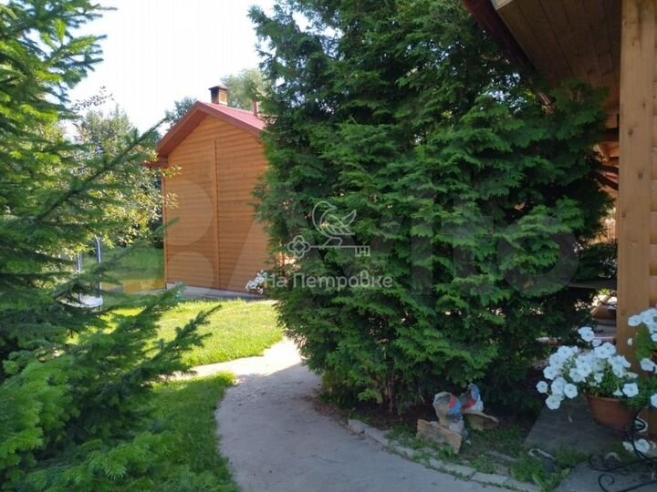 Коттедж 220 м² на участке 10 сот.