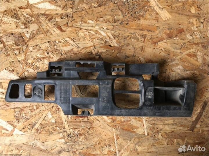 Направляющая заднего бампера правая седан