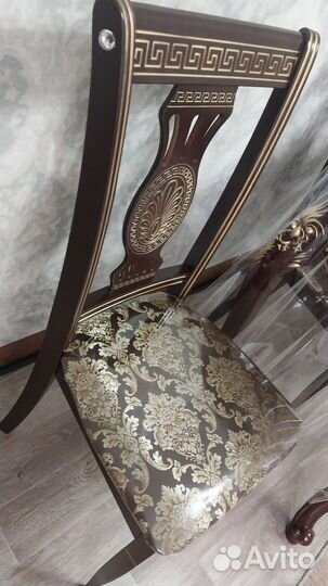 Стол со стульями