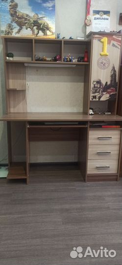 Письменный стол для школьника