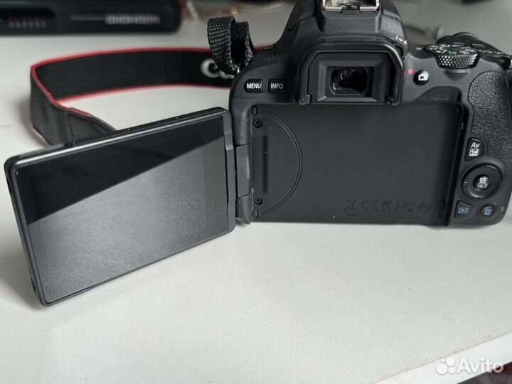 Фотоаппарат Canon EOS 200D Kit EF-S