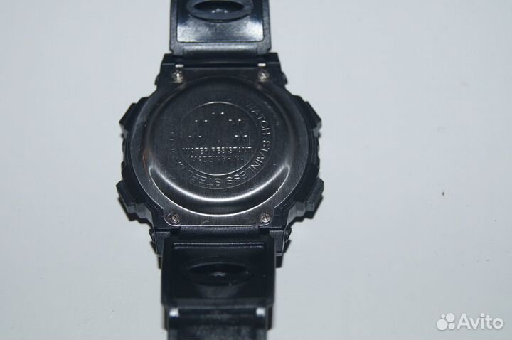 Продаю часы электронные