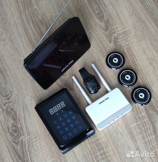 Кнопка вызова официанта в комллекте с часами табло