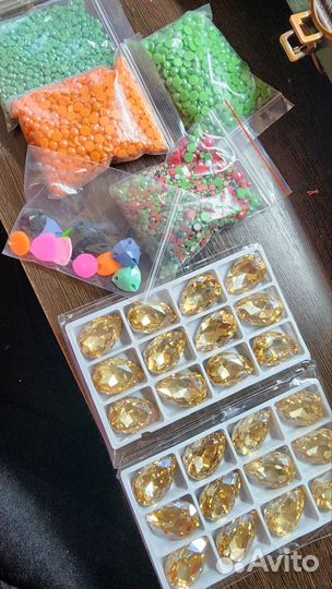 Бусины и стразы пакетом