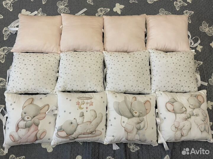 Комплект подушек в кроватку