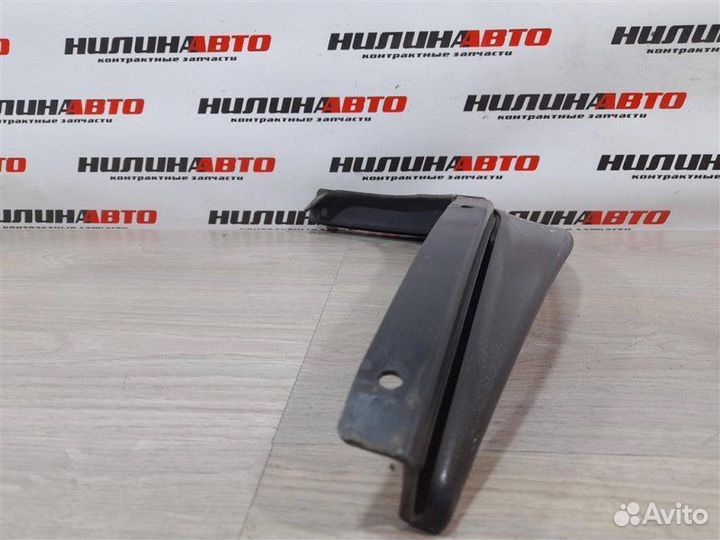 Брызговик задний левый Skoda Octavia A5 1Z хэтчбек