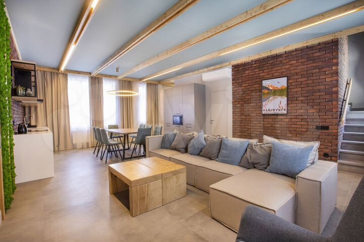 Коттедж 204 м² на участке 7 сот.