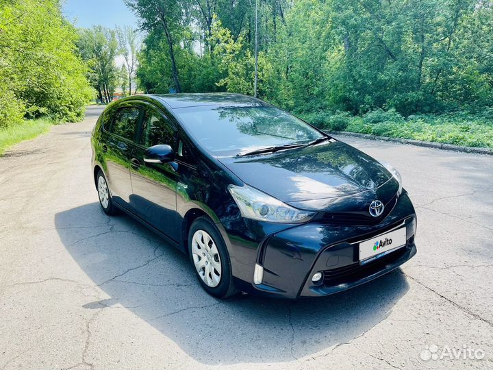 Toyota Prius Alpha 2014