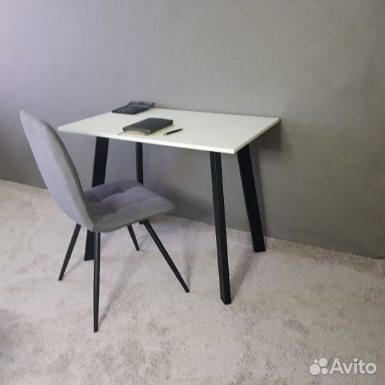 Письменный стол Ник 90*60 см. Черные ножки