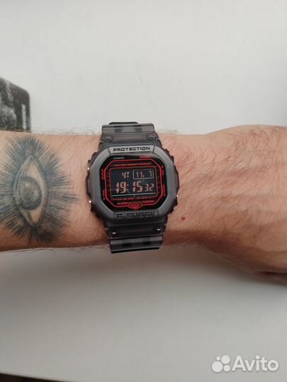 Часы Casio G-Shock DW-B5600G-1