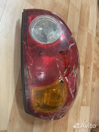 Продам заднюю правую фару L200