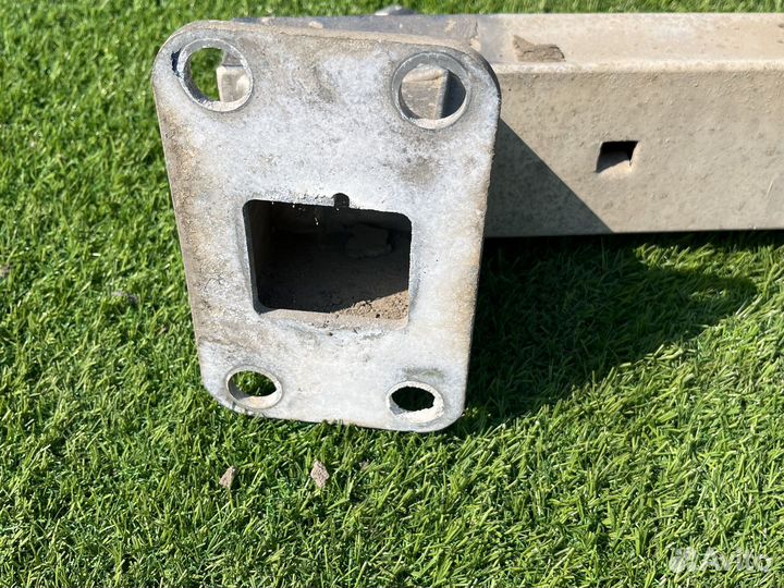 Задний усилитель бампера порш каен