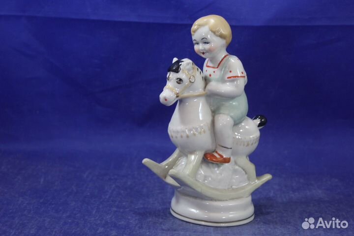 Фарфор статуэтка Всадник Наездник мальчик на коне