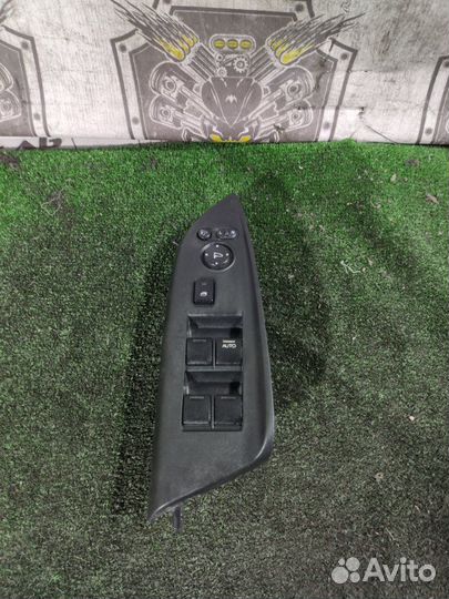 Блок упр. стеклоподьемниками передний правый Honda