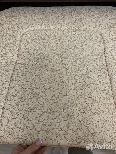 Детская кроватка с маятником