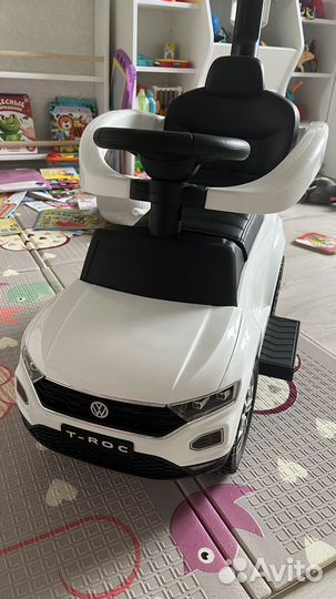 Машинка каталка толокар с ручкой