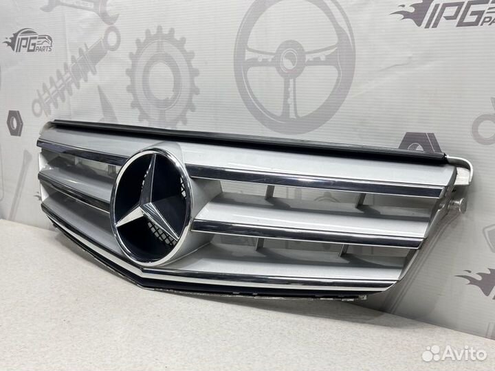 Решетка радиатора Mercedes-Benz C W204 M272.947