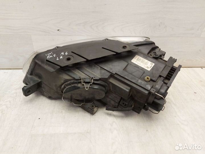 Фара правая Volkswagen Passat B6. 2005-2010 ксенон