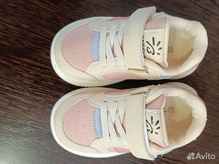 Кроссовки для девочки