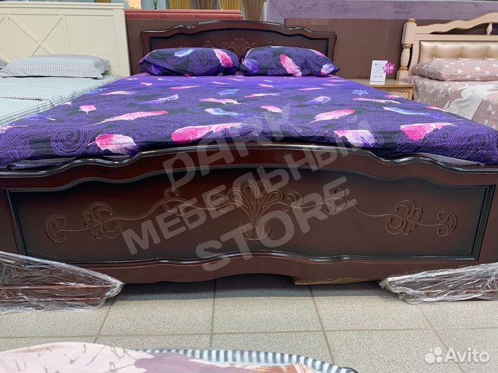 Кровать массив