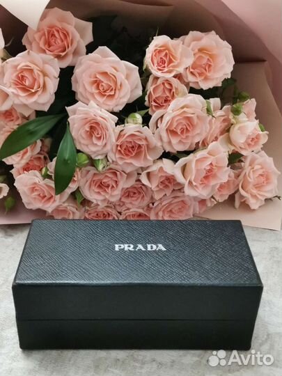 Солнцезащитные очки женские prada