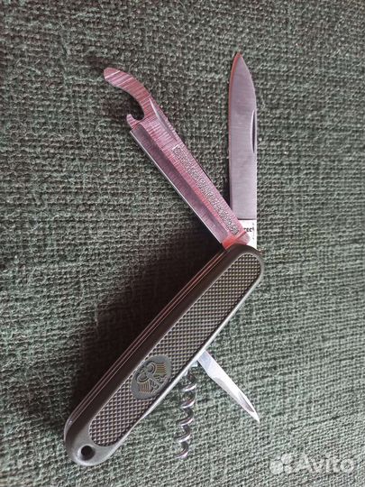 Швейцарский,многопредметный нож бундесвера