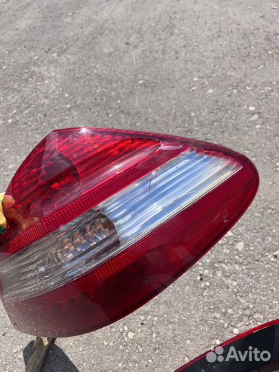 Задние фонари Mercedes R230 рестайлинг дефектные