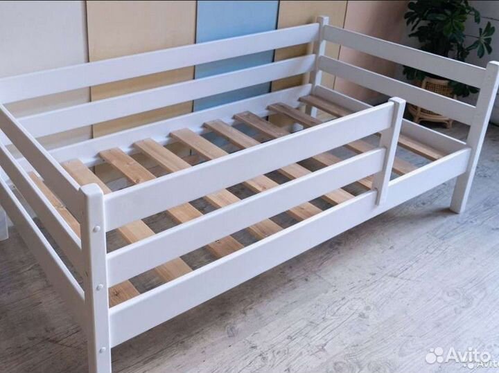 Детская подростковая кровать из дерева