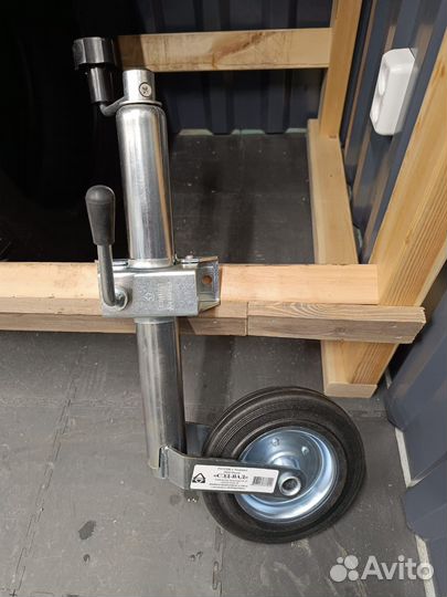 Опорное колесо для прицепа