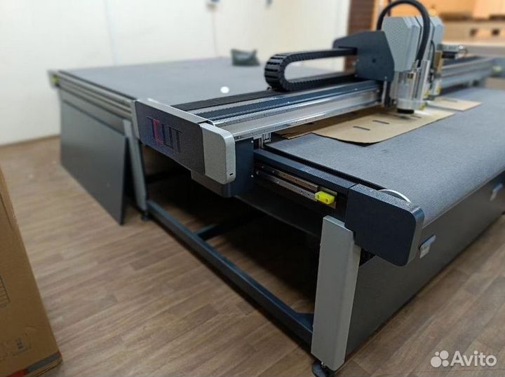 Планшетный режущий плоттер T-CUT DC 3016