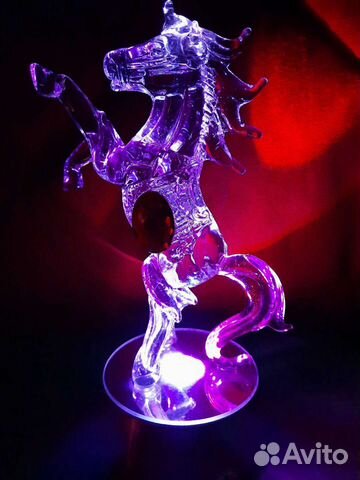 Светяшийся конь