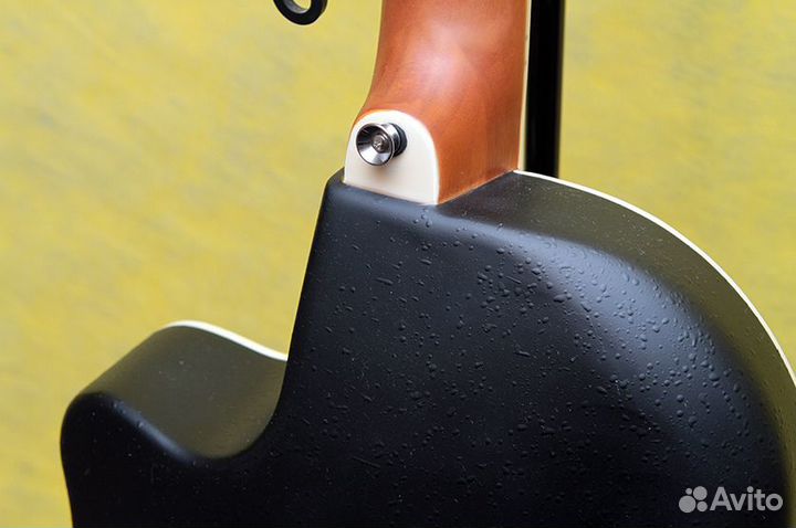 Акустические гитары Baton Rouge разные