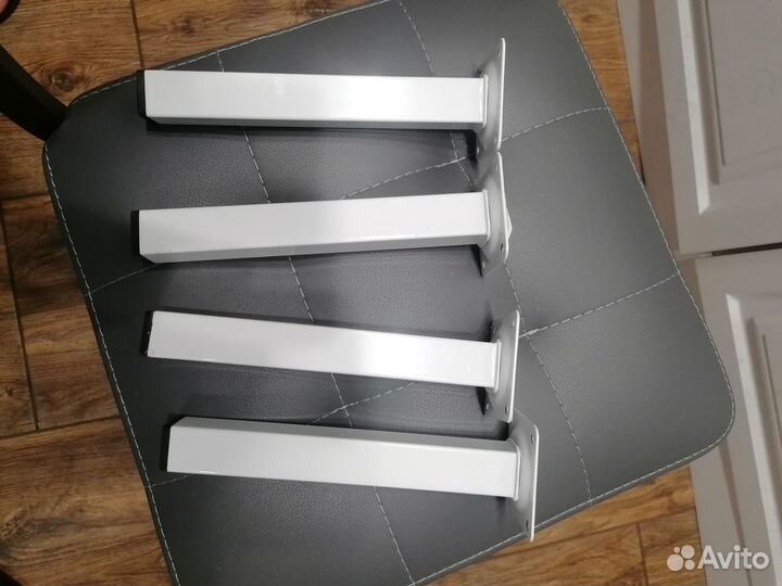 Ножка мебельная белая 25х25х200