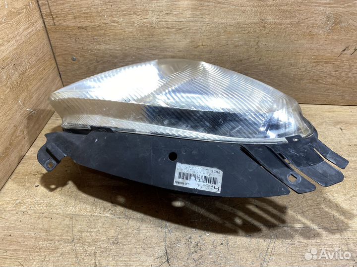 Фара передняя правая Citroen Xsara Picasso 142152