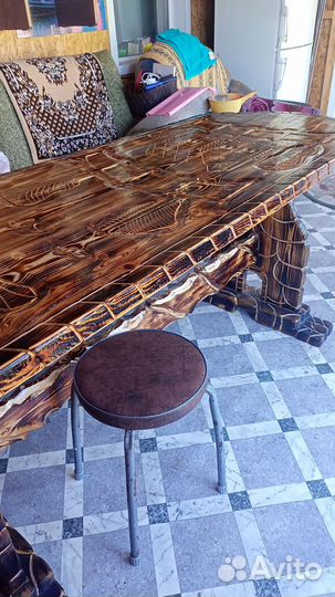 Стол из дерева