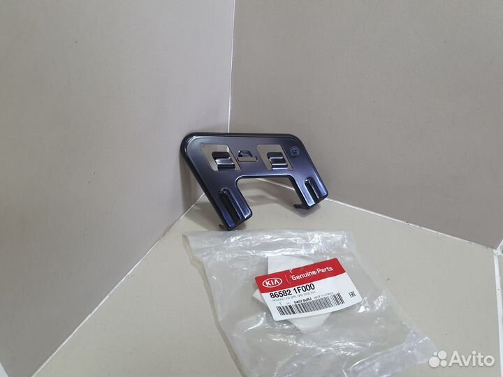 Кронштейн переднего бампера правый Kia Sportage 2