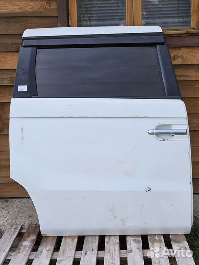 Дверь задняя правая Honda Elysion (белая)