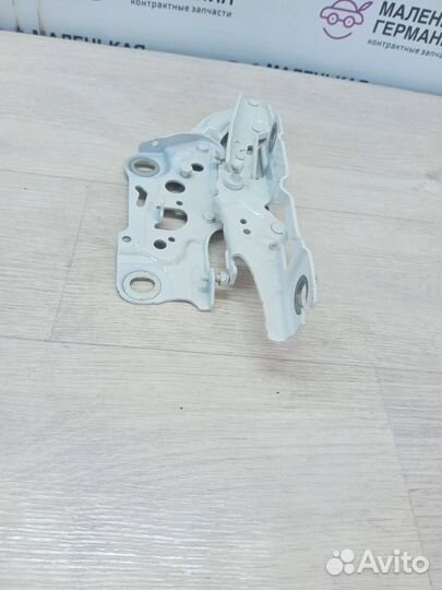 Петля капота левая BMW 5 G30/G31 G30 (2016 - 2020)